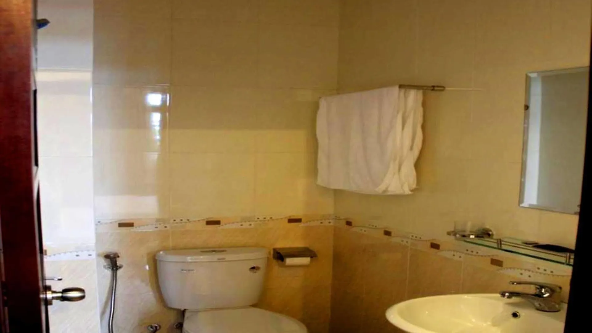 *** Economy hotel Phuong Binh Vietnam
